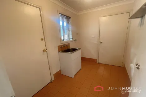 Property photo of 4/2 Kenneally Street Kooringal NSW 2650