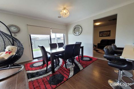 Property photo of 40 Scoria Circuit Craigieburn VIC 3064