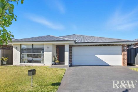 19 RUNYON ST, SPRING FARM, NSW 2570