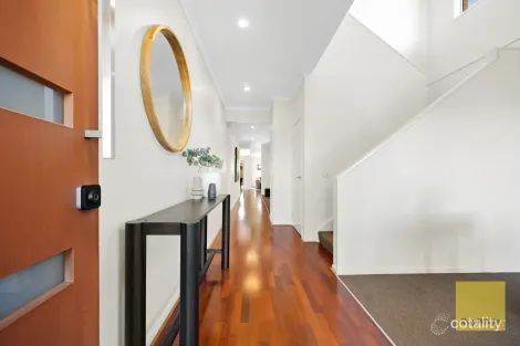 Property photo of 21 Maxwelton Circuit Derrimut VIC 3026
