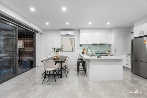 Property photo of 2/22 Amdura Road Doncaster East VIC 3109