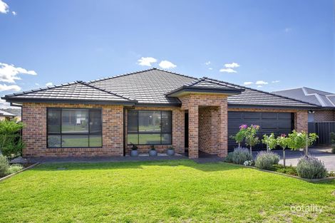 Property photo of 4 Burgundy Way North Tamworth NSW 2340