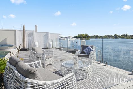 5664 Harbour Tce, Hope Island, QLD 4212