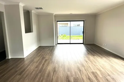 Property photo of 42 Shearjoy Loop Clyde North VIC 3978