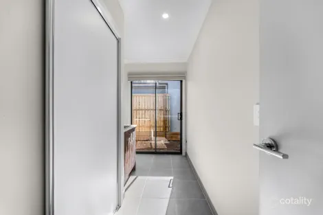 Property photo of 28 Ashwood Circuit Chambers Flat QLD 4133