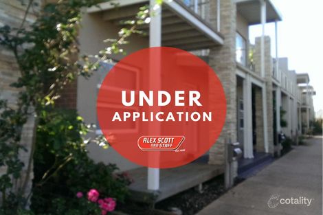 Property photo of 4 Dealbata Lane Pakenham VIC 3810