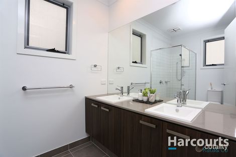 Property photo of 10 Ely Walk Craigieburn VIC 3064