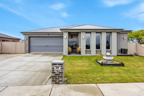 17 Swan Bvd, Winter Valley, VIC 3358