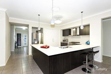 Property photo of 13 Eildon Circuit South Morang VIC 3752