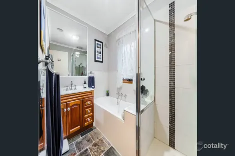 Property photo of 9 Sarno Court Cranbourne VIC 3977