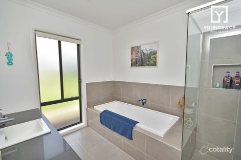 Property photo of 28 Lomandra Drive Kialla VIC 3631