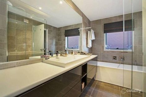 Property photo of 8 Beacon Lane Caroline Springs VIC 3023