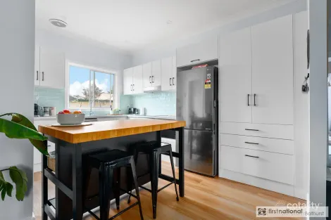 Property photo of 2 Chifley Place West Bathurst NSW 2795
