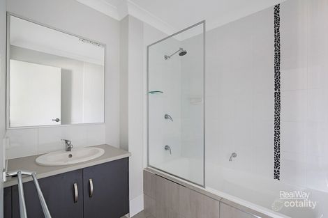 Property photo of 23 Cinnamon Drive Glenvale QLD 4350
