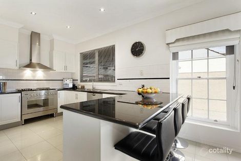 Property photo of 12 Carnarvon Road Strathmore VIC 3041