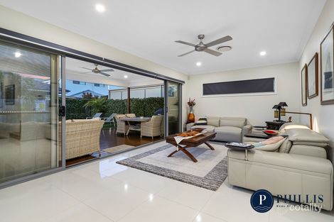 Property photo of 16 Beacon Lane Hope Island QLD 4212