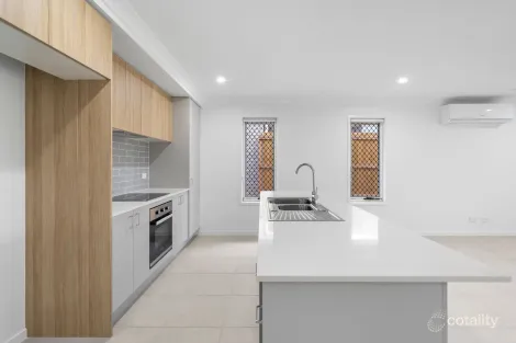 7 Pomax St, Yamanto, QLD 4305