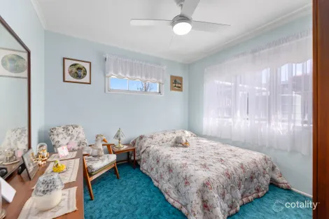 Property photo of 1 Privet Place Mansfield QLD 4122