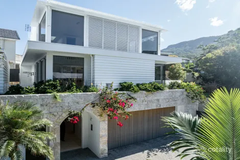 684b Lawrence Hargrave Dr, Coledale, NSW 2515