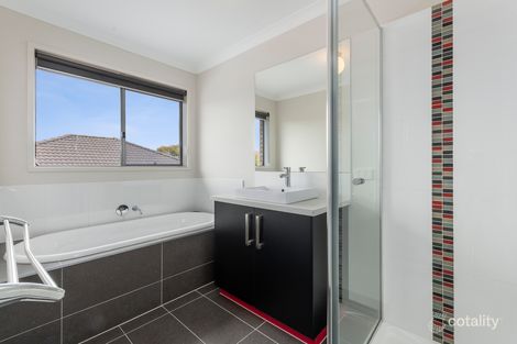 Property photo of 19 Malbec Loop Waurn Ponds VIC 3216