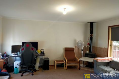 Property photo of 4 Waverley Close Narre Warren VIC 3805