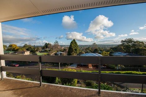 Property photo of 11 Benjamin Street Mount Lofty QLD 4350
