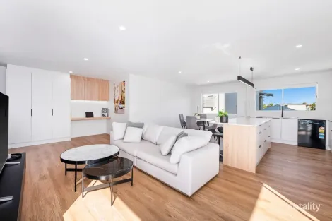 Property photo of 11/294 Marine Parade Labrador QLD 4215