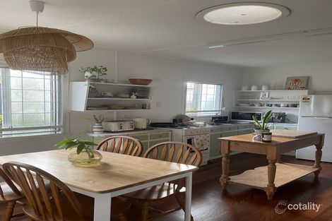 28 Mclennan St, Woody Point, QLD 4019