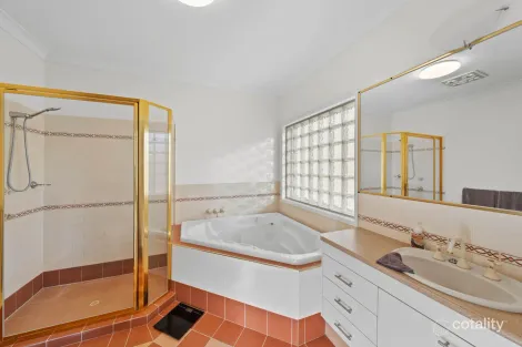 Property photo of 11 Cayman Crescent Ormiston QLD 4160