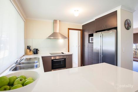 17 Kingsley Rd, Allendale East, SA 5291