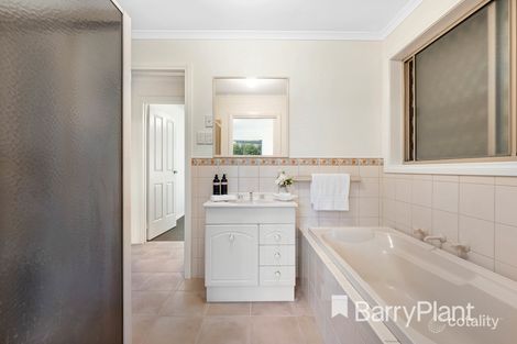 Property photo of 2/73 Avondale Avenue St Albans VIC 3021