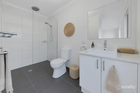 Property photo of 2/6 Karlovac Court Bell Park VIC 3215