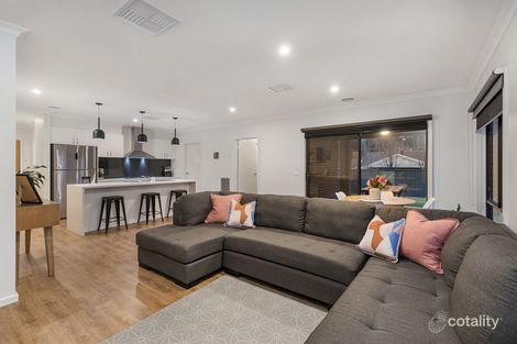 Property photo of 18 Birdwood Close Eaglehawk VIC 3556