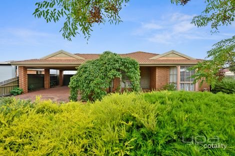 42 Walsingham Cres, Kurunjang, VIC 3337