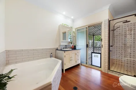 Property photo of 28 Sehmish Court Bonogin QLD 4213