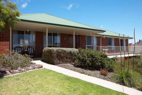 4 Elizabeth Cres, Bellbridge, VIC 3691