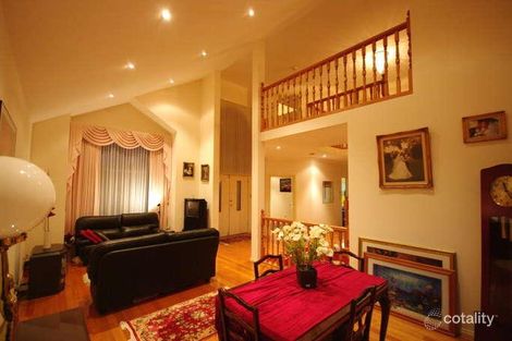 Property photo of 8 Stainsby Close Endeavour Hills VIC 3802