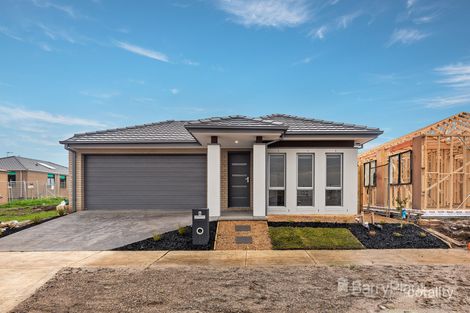 Property photo of 4 Patrobas Loop Cranbourne East VIC 3977