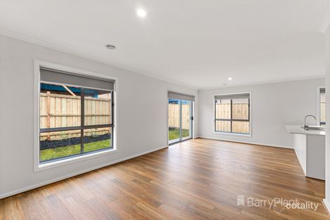 Property photo of 4 Patrobas Loop Cranbourne East VIC 3977