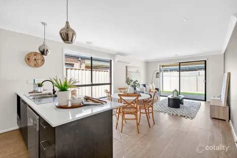 Property photo of 14 Fawkner Crescent Armstrong Creek VIC 3217