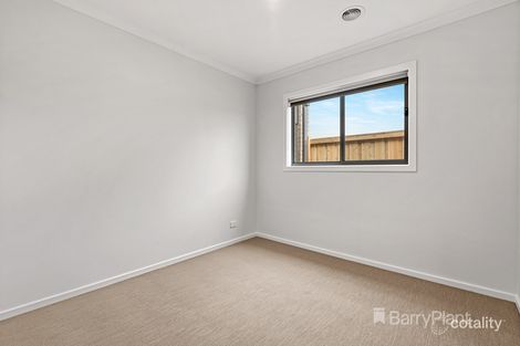 Property photo of 4 Patrobas Loop Cranbourne East VIC 3977