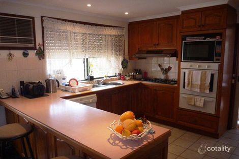 Property photo of 16 Haverstock Hill Close Endeavour Hills VIC 3802
