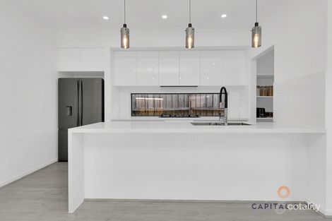 Property photo of 8 Rhubarb Place Mickleham VIC 3064