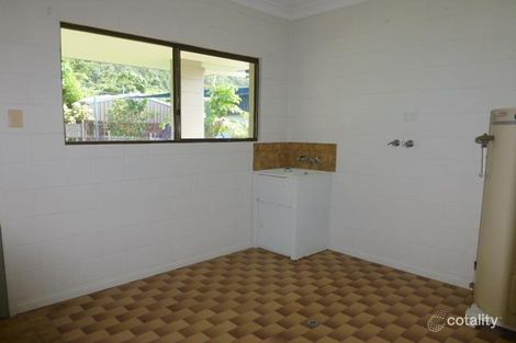 Property photo of 25 Maud Street Flying Fish Point QLD 4860