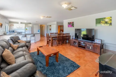Property photo of 14 Oak Street Temora NSW 2666