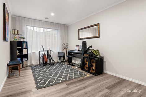 Property photo of 19 Edgewater Circuit Cairnlea VIC 3023