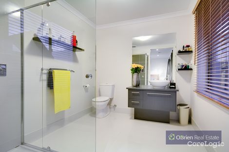 Property photo of 16 City Vista Circuit Cranbourne West VIC 3977