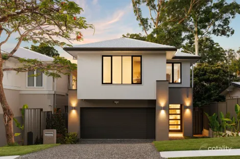 37 Fawkner St, Chapel Hill, QLD 4069