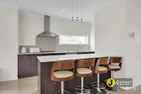 Property photo of 8 Pyrenees Road Clyde VIC 3978