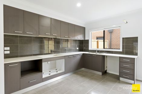 Property photo of 14 Treeve Parkway Werribee VIC 3030